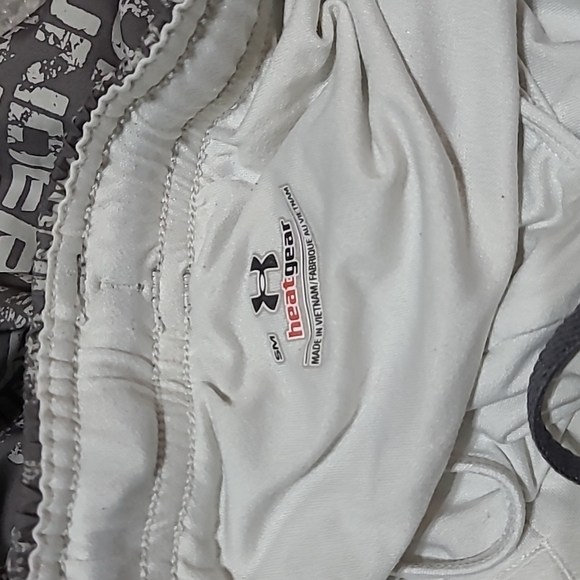 UNDER ARMOUR HEATGEAR Mesh Lined Logo Pink Athletic Shorts PRICE FIRM - Picture 7 of 10